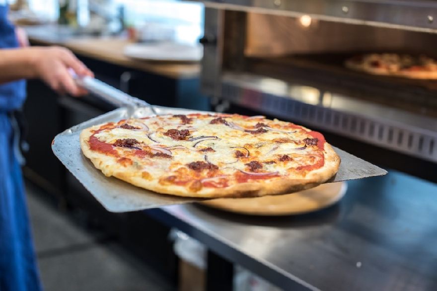 Leckere Pizza wie bei der Pizzeria Doy Doy mit leckeren Essen und Lieferservice in Fulda.